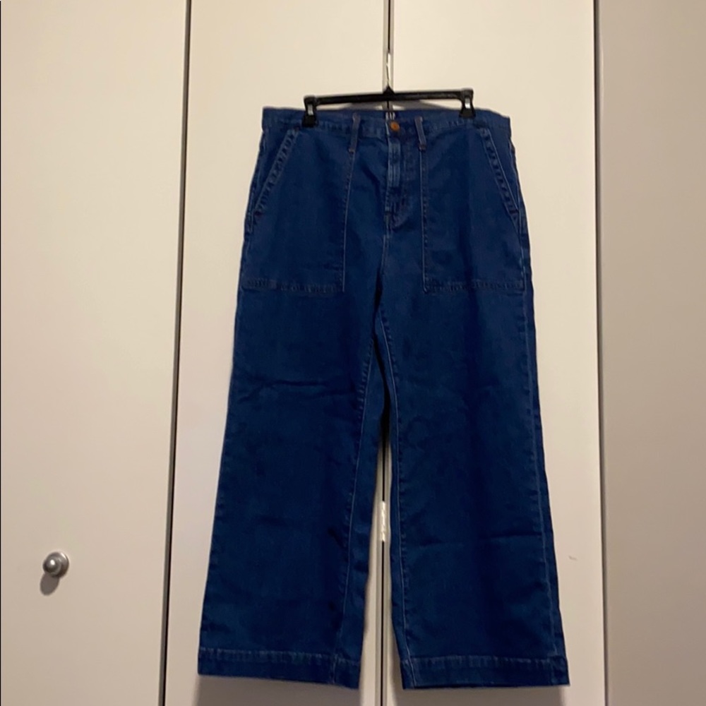GAP High rise/ wide leg/ cropped denim jeans.